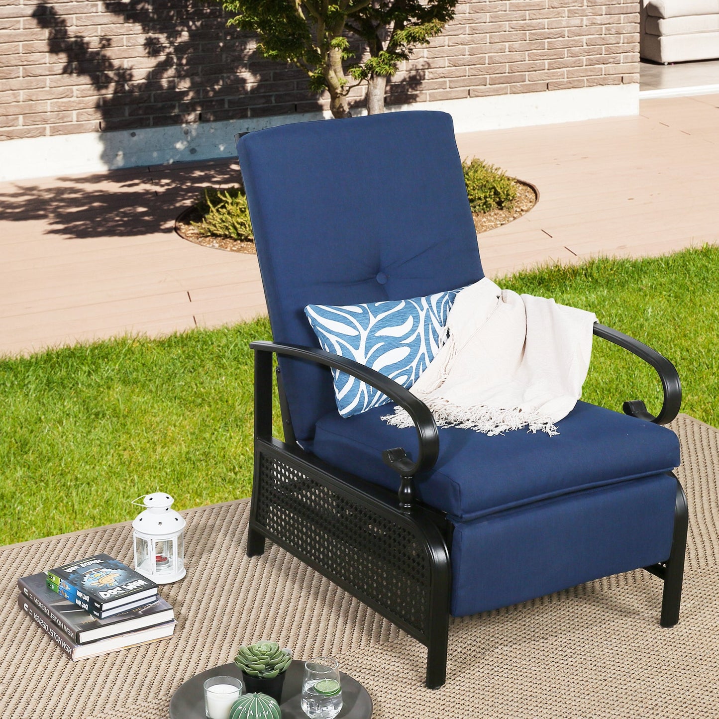 Patio Recliner Chair Automatic Adjustable Back Outdoor Lounge Chair with 100% Olefin Cushion (Navy Blue)